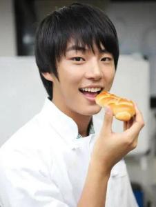 面包王金卓求,烘焙传奇，匠心独运的面包人生